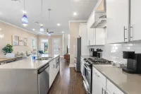 Family Ready Kitchen 3 BR/2.5 Baths