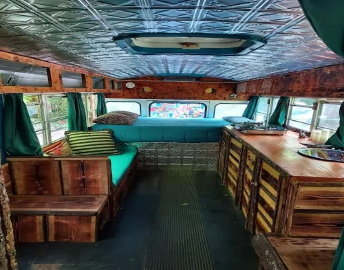 The Wanderbus in Elfendahl forest. Hotels in Mason County