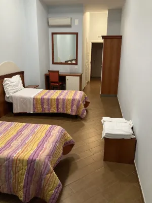 Residence le Ginestre three-room apartment No. 2 sleeps 4 Hotel in zona Stadio dei Marsi