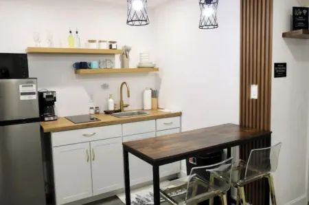 Coastal Haven Casita  pvt suite pet friendly Отели рядом с достопримечательностью «Island Bamboo»