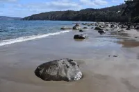 Beachside Taroona with Spa Hotels in Taroona