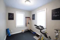 Charming 2-bedroom house in lovely La Crosse, minutes from downtown area