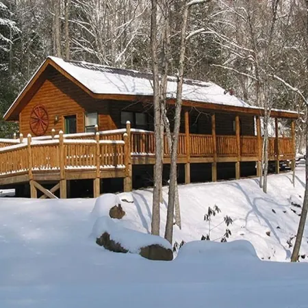Creekside Cabin with covered porch  only 3 miles from downtown Bryson City!