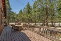 Modern upgraded Tahoe Donner 3BR mountain cabin! Pet friendly!
