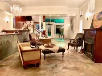 Artsy pet-friendly king room/historic railroad inn Walls of Jericho附近的飯店