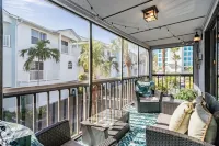 Amazing 2BR Townhome, 2 min walk to beach! Spacious Balcony, Tropical Paradise!