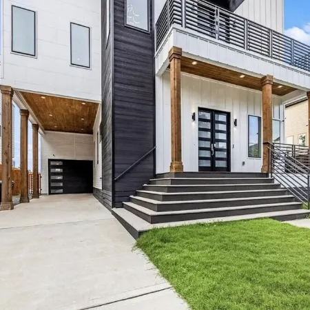 Modern/Luxury/Rooftop Deck/Downtown/Heated Pool/5BDRM