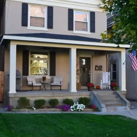 Entire Home in the PERFECT Location! UC & Downtown