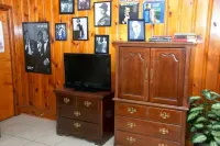 Historic New Bern Charm with Unique Themed Rooms