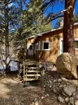 Cozy Retreat with a Starlit Hot Tub, Fire Pit, Fireplace & Treehouse Near Rmnp.