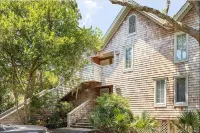 Newly Renovated Villa Steps From the Beach! Hotels near Roy Barth Tennis Center