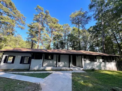 Charming Home 10min from Airport, close to DT Atlanta . Enjoy privacy & comfort! Hotel in zona The Hindu Temple of Atlanta