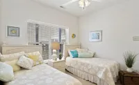 LAKEFRONT 2 BED/2 BATH CONDO W/ BOAT SLIP +3 POOLS & 2 HOT TUBS @ 2MM Hotel a 