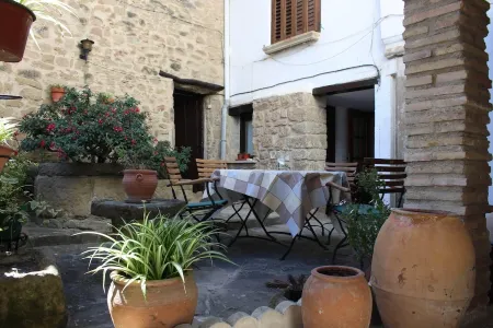 Comfortable stone house, near Pamplona and 100 m from the medieval enclosure Отели в г. Comarca de Tafalla