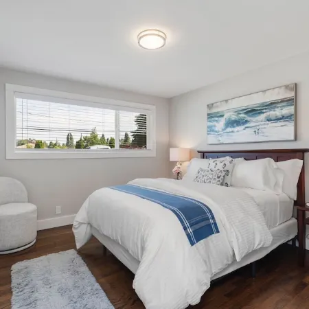 Sea Airport and NW Parks 3 Bedrooms Central AC Hot Tub & Outdoor Living