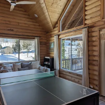 Cozy Mountain escape near Park City w/ game room, hot tub for the whole family