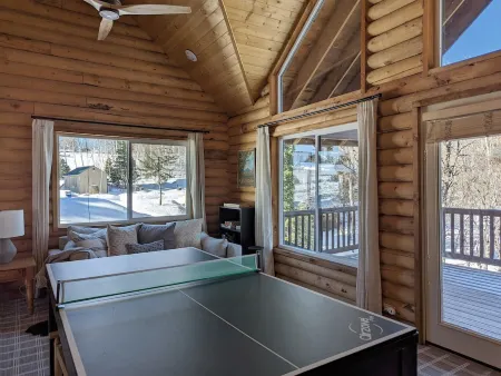Cozy Mountain escape near Park City w/ game room, hot tub for the whole family