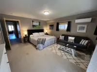 Picturesque Up North Lakeside Family Getaway パインのホテル