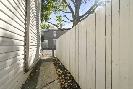 Jefferson Off Main: *4 Beds*King Beds*Walk to Main* 3 Full Bath Отели в г. Мэдисон