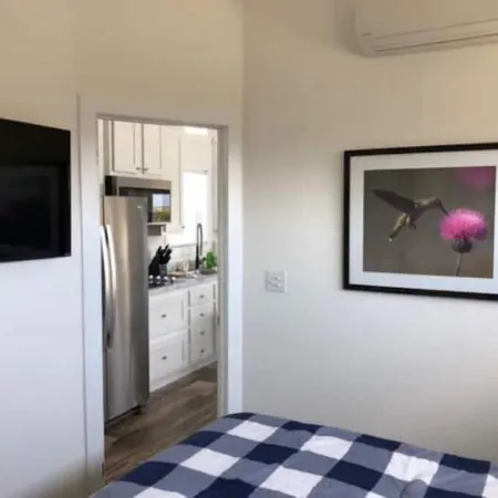 Goose Island Flats - The Ibis 1 BR 1 BA