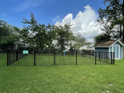 Pet friendly 2-bdrm home minutes from downtown Hotels near Sunglass Hut
