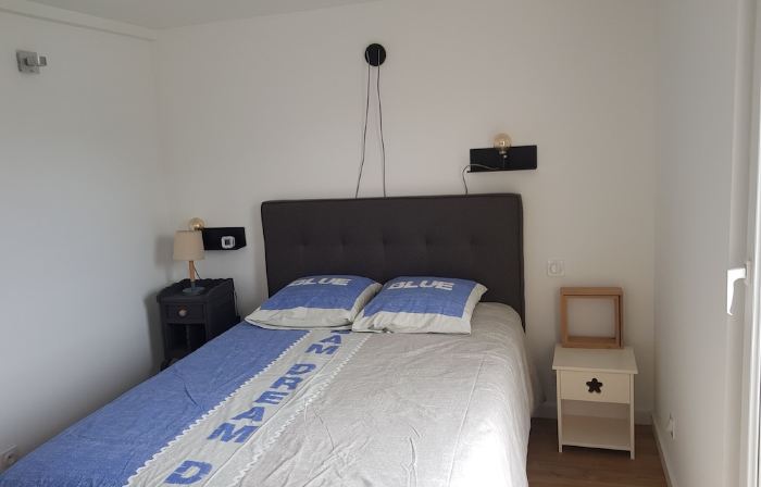 T2 apartment with sea and port view