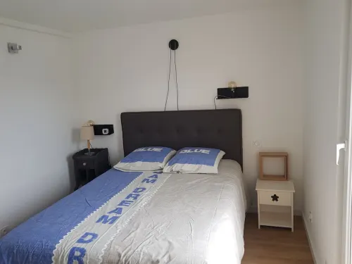 T2 apartment with sea and port view Hotels in Sarzeau