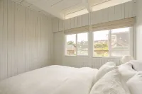 New! Cutest Cottage on the Oregon Coast + Hot Tub + Steps to the Beach!