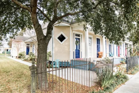 NEAR THE FRENCH QUARTER, SAFEST NEIGHBORHOOD Sleeps 8-16