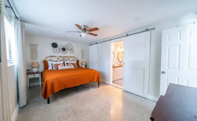 Dip n' Sip Oasis: Heated pool, close to the beach & Atlantic ave!