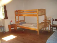 Large farmhouse with four bedrooms Hotels in Les Plantiers