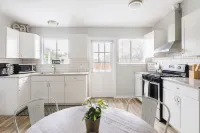 Cozy Home Mins From Randolph AFB, Airport, & More! Hotels in Universal City