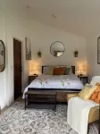 The Suite Potato: a splashtastic one room suite