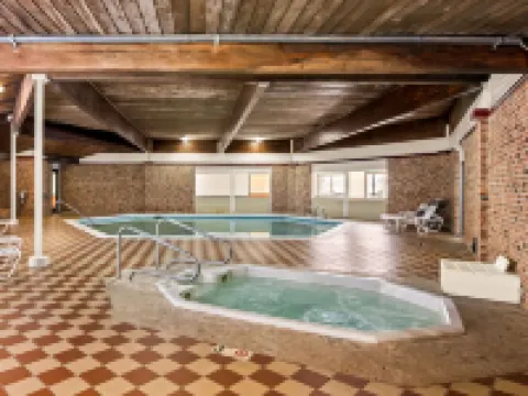 Econo Lodge Manistee Hotels in Manistee