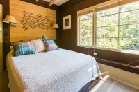 Holiday Sale!!! Secluded Redwood WindanSea Beach Bungalow, New Bikes, Hot Tub!