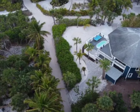Luxury Beach Escape, Private Pool, Golf Cart Included, Limited Spring Dates! Hotels in Captiva