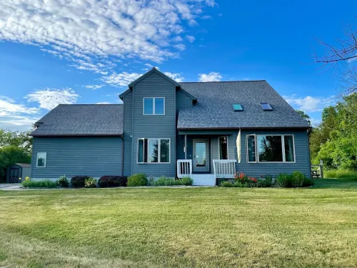 Welcoming retreat close to Cornell, Ithaca College, and Cayuga Lake Hotels in Lansing