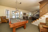 Firefly Bay - Amazing Views, Hot Tub, Main Lake, Pet Friendly