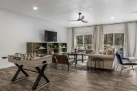 LAKEFRONT Bliss FLAT to water: Spacious home with Game Room, Sleeps 15 Guests!