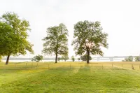 Newly Remodeled Home on the Arkansas River - 3 miles from Airport