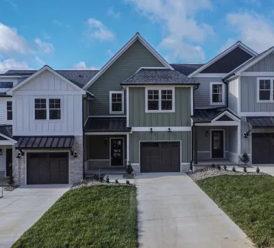 KY Lakeview townhome in upscale community, minutes from dining & activities.