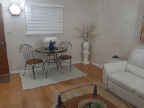Private Space Near Historic Museum Hill, 1 Bedroom, 1 Bathroom