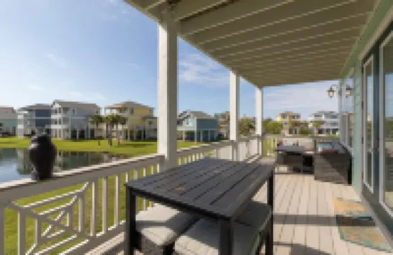Beautiful Pointe West Beach House w/Great Sunsets, Beach, Bay Views & Pet Ok