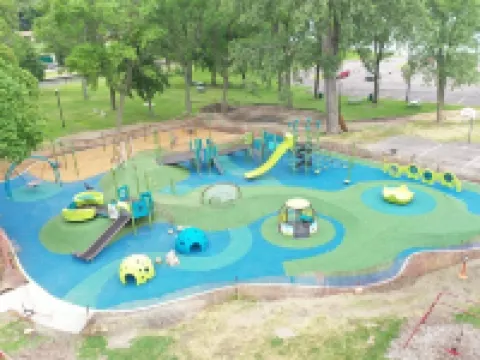 Beautiful walkout lakefront property - Location, Location, Location!!! フェアモントのホテル