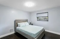Spacious 4BR modern home w/ Heated Pool, Spa Hotels near Flowers by Frances