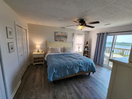 ICW Waterfront Beach Cottage - Sleeps 9!