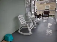 Retro beach cottage w/ modern touch - in the heart of Carolina Beach