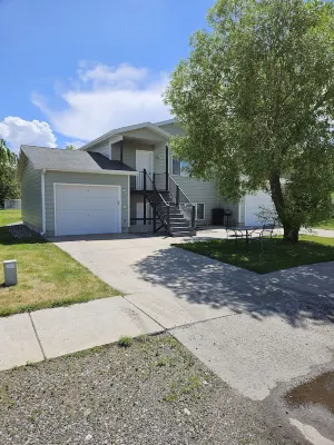 single/multi family 4 bed 2 bath 2 garage