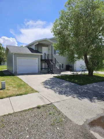 single/multi family 4 bed 2 bath 2 garage