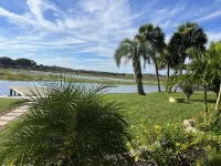 4 bedroom Retreat Sleeps 11 with Dock on Lake Weir near The Villages & Orlando